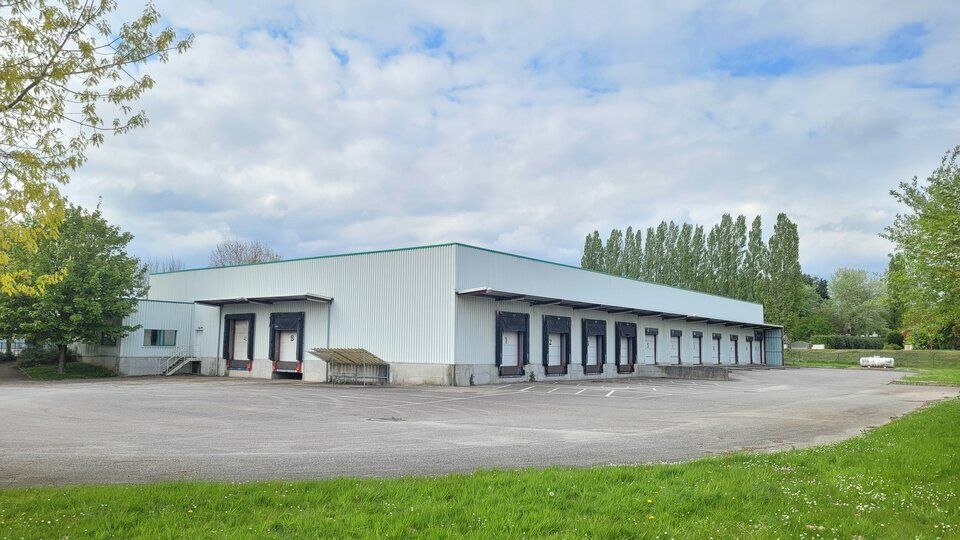 Location local d''activites 1816 m² divisibles à partir de 500 m²