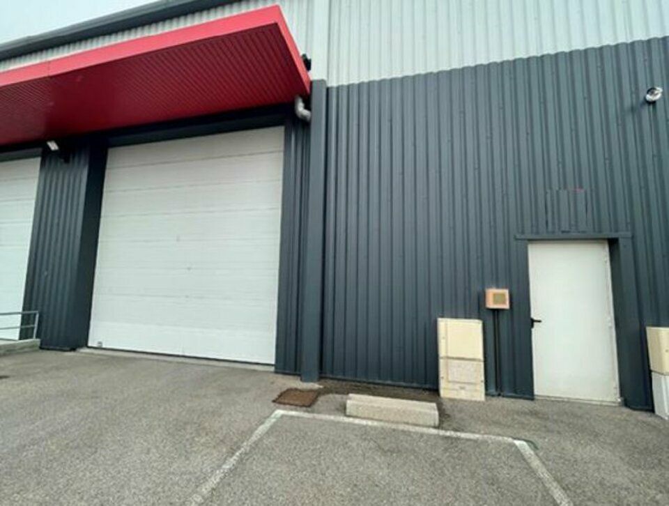Location local d''activites 341 m² non divisibles