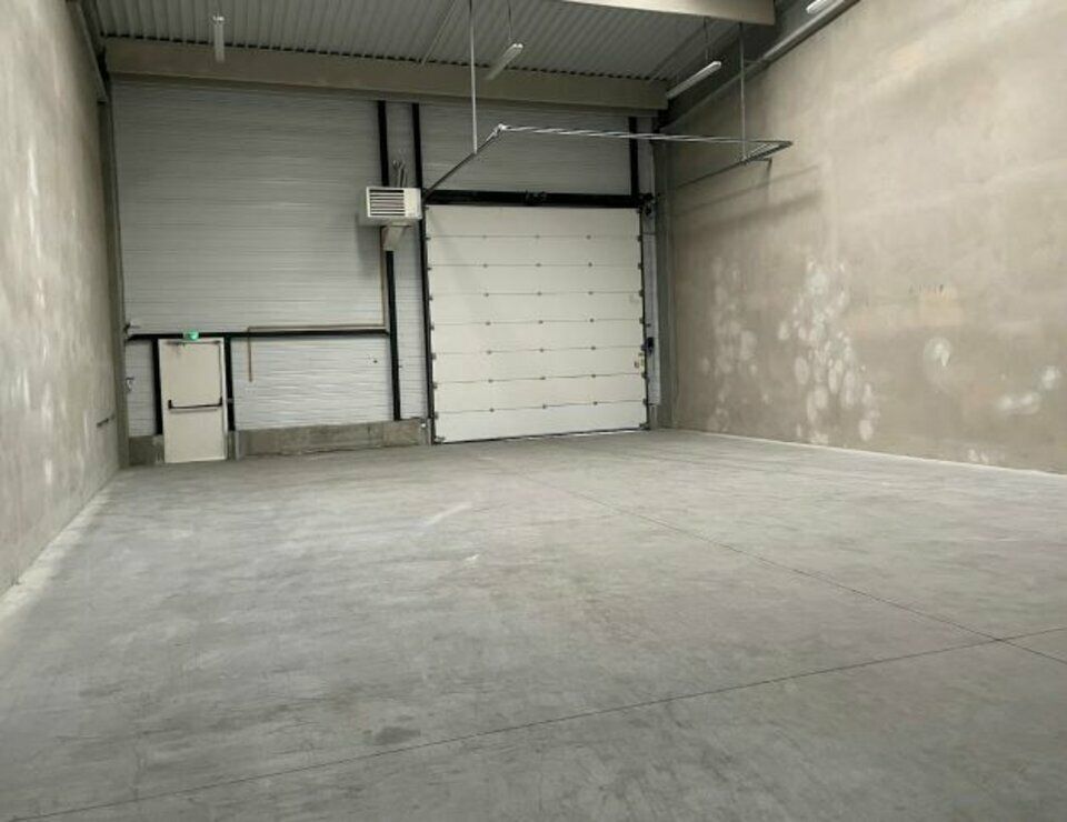 À LOUER – LOCAL D'ACTIVITÉS DE 341 m² – ST-QUENTIN-FALLAVIER / PARC SÉCURISÉ
