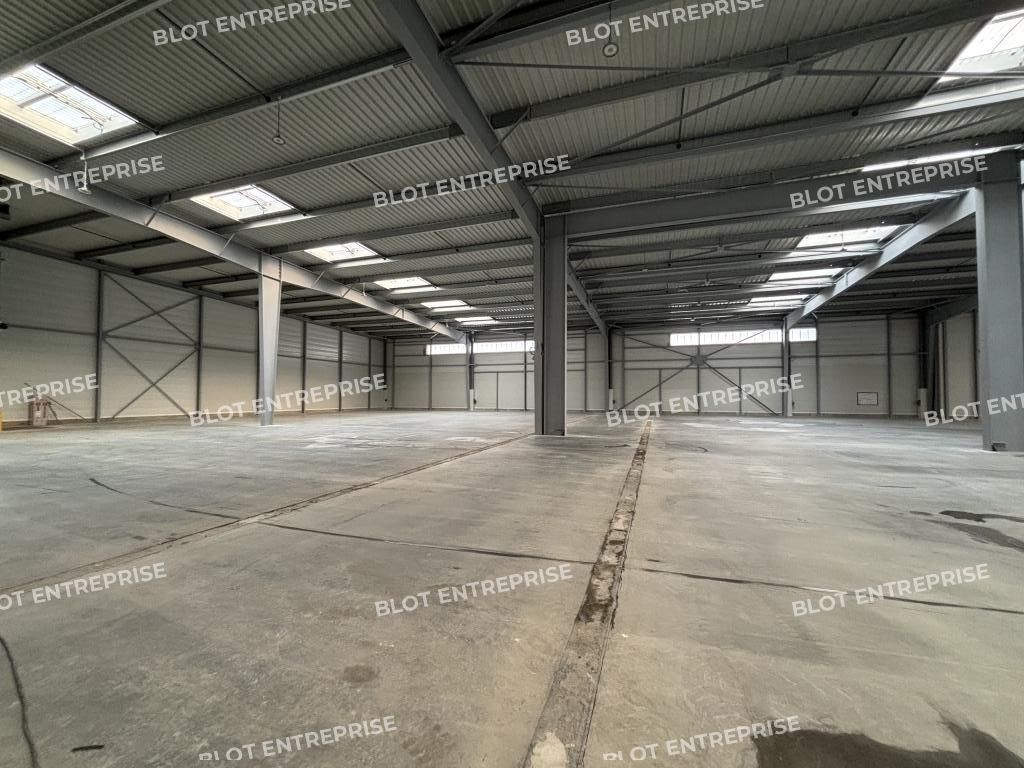 Location entrepôts 1102 m² non divisibles