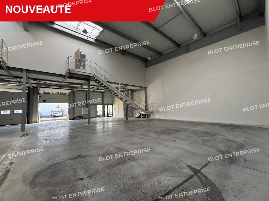 Location entrepôts 401 m² non divisibles