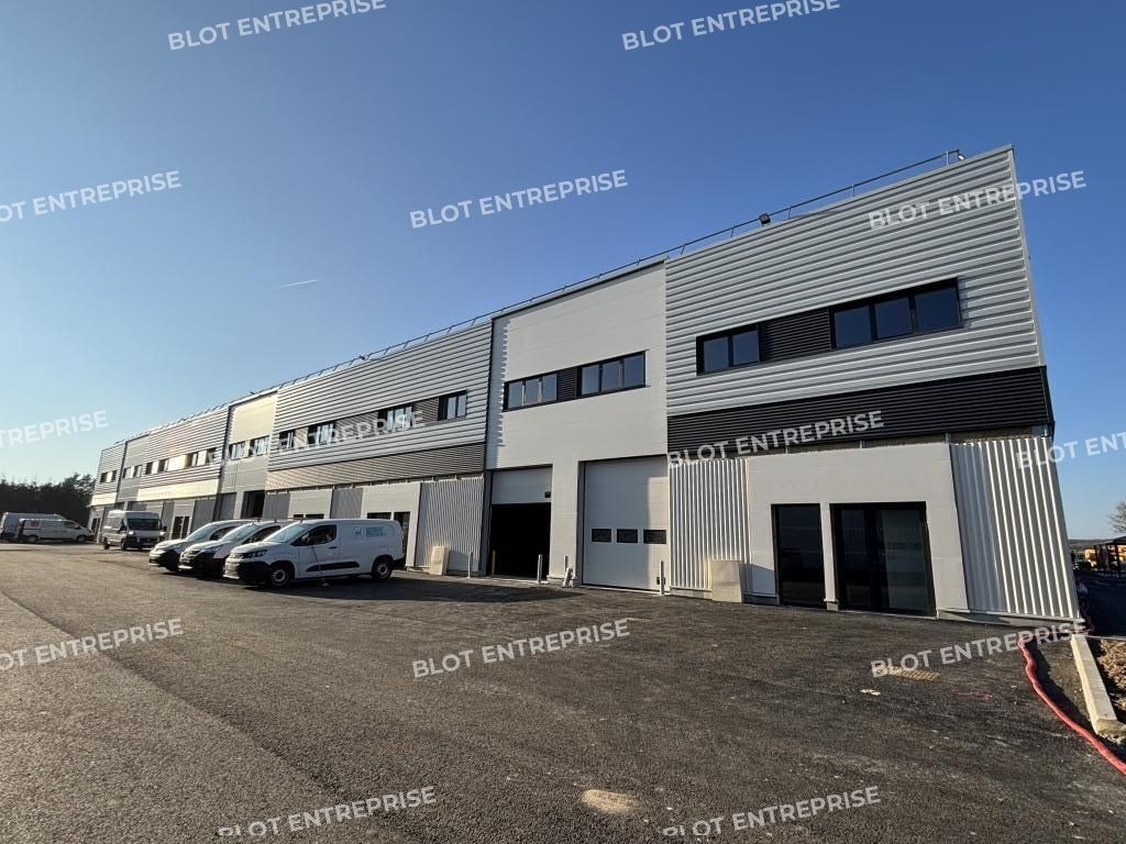 Location entrepôts 575 m² non divisibles