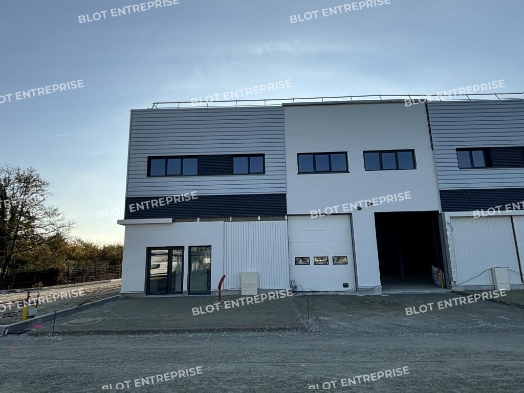 Location entrepôts 257 m² non divisibles