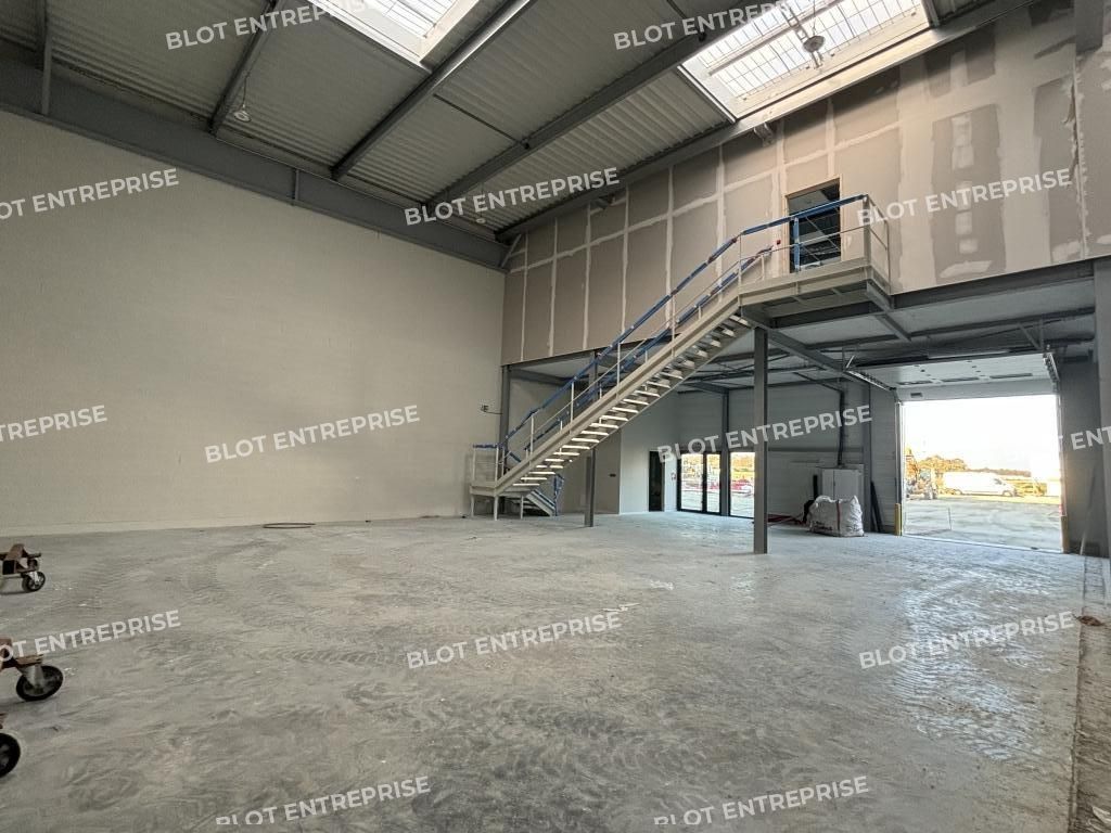 Location entrepôts 257 m² non divisibles