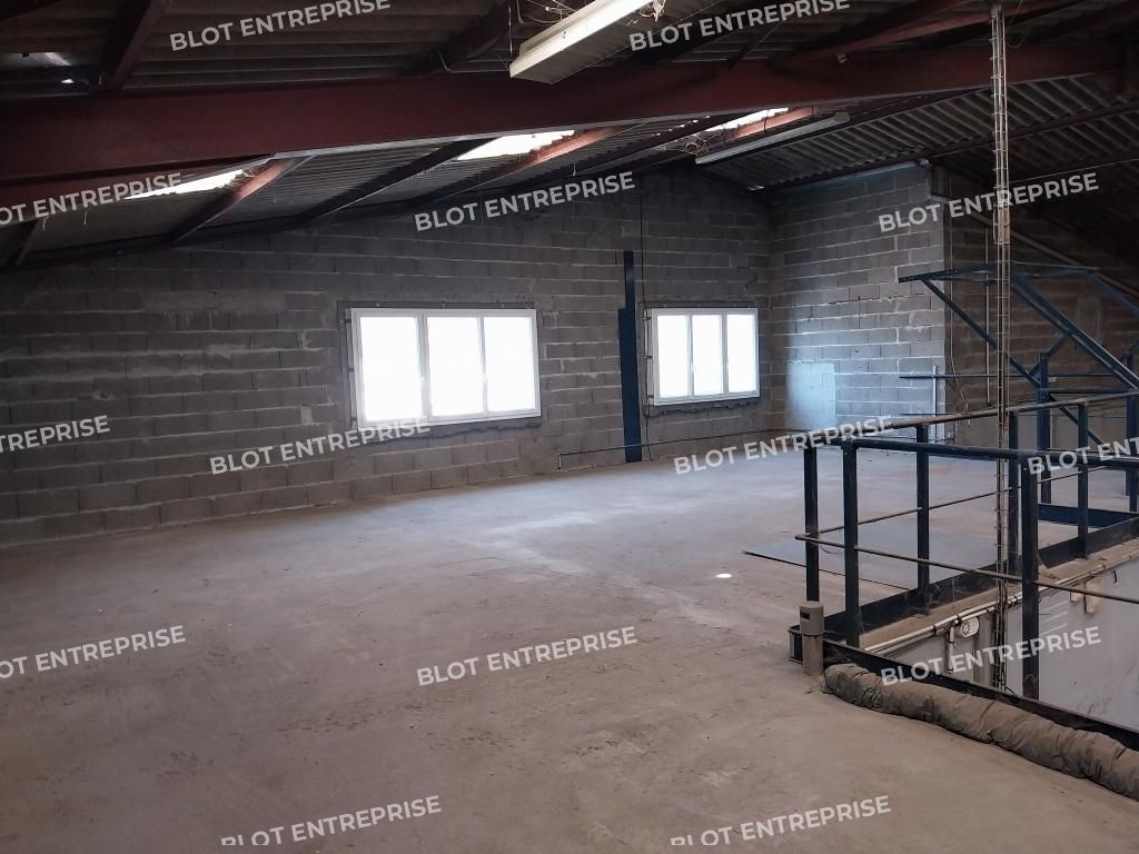Location entrepôts 620 m² non divisibles