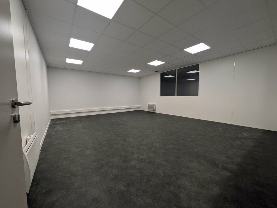 Location activité/entrepôt - 1205 m²