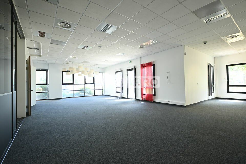 Location bureaux 232.8 m² non divisibles
