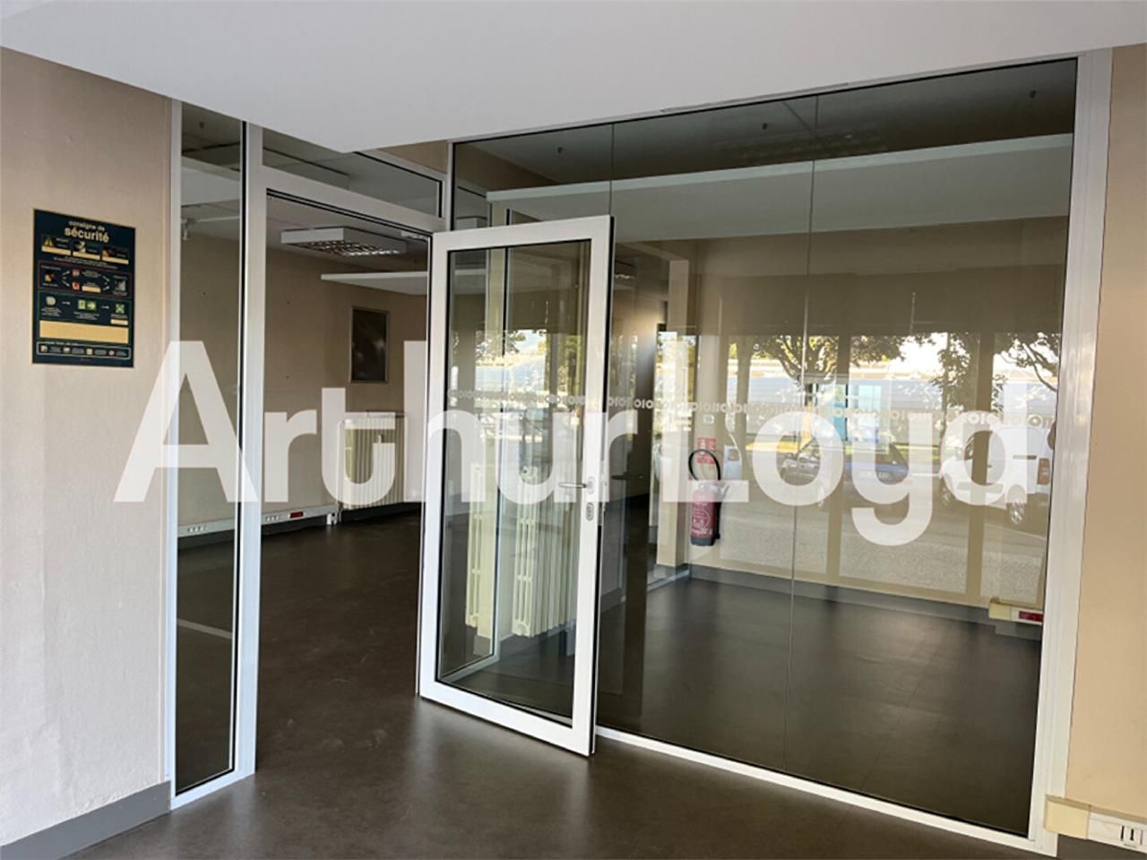 Location bureaux 62.00 m² à BAYEUX