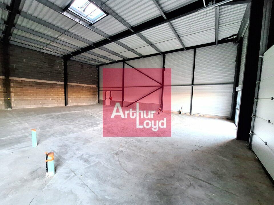 CLERMONT-FERRAND ZONE DES GRAVANCHES  A LOUER LOCAL ACTIVITE 158M² -  PROGRAMME NEUF - 