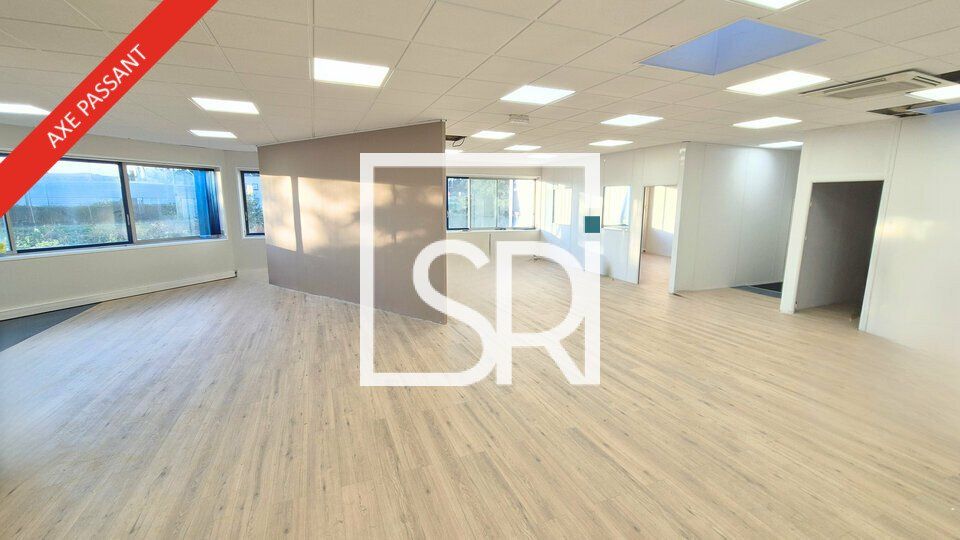 PROCHE A71 - LOCATION ENTREPOT RENOVE de 700 m2 + BUREAUX RENOVES de 500 m2 - 63200 RIOM