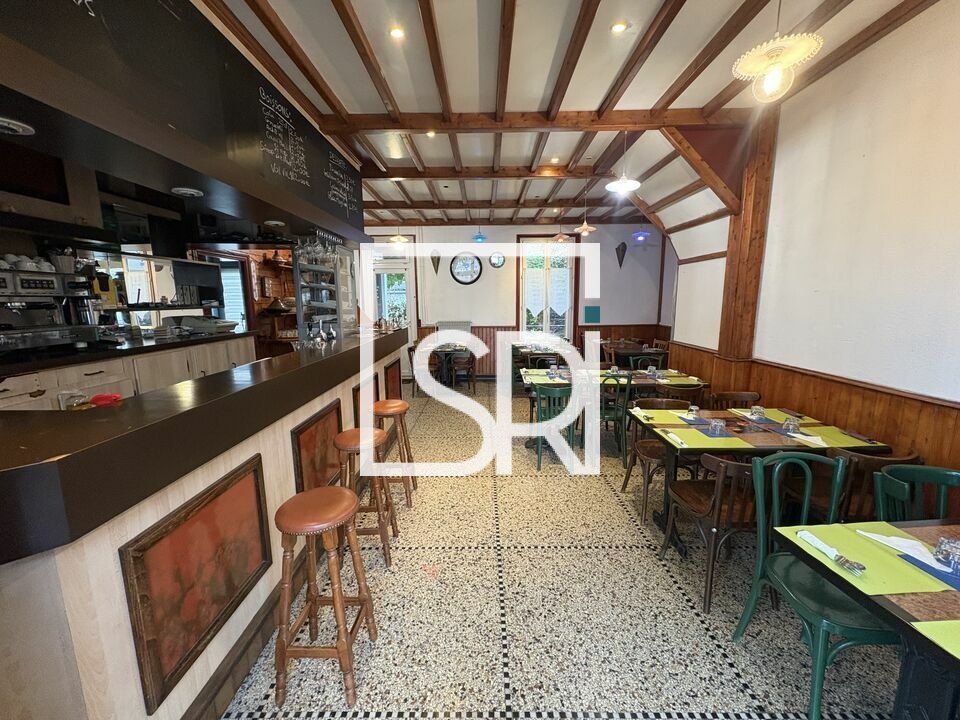 TERRASSE ET JARDIN - VENTE MURS OCCUPES LOCAL COMMERCIAL + APPARTEMENT - CENTRE-VILLE - 63000 CLERMONT-FERRAND 