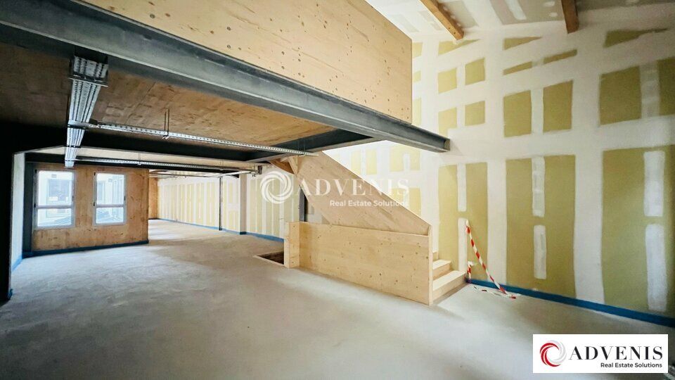 A VENDRE - IMMEUBLE DE BUREAUX - 358 M²