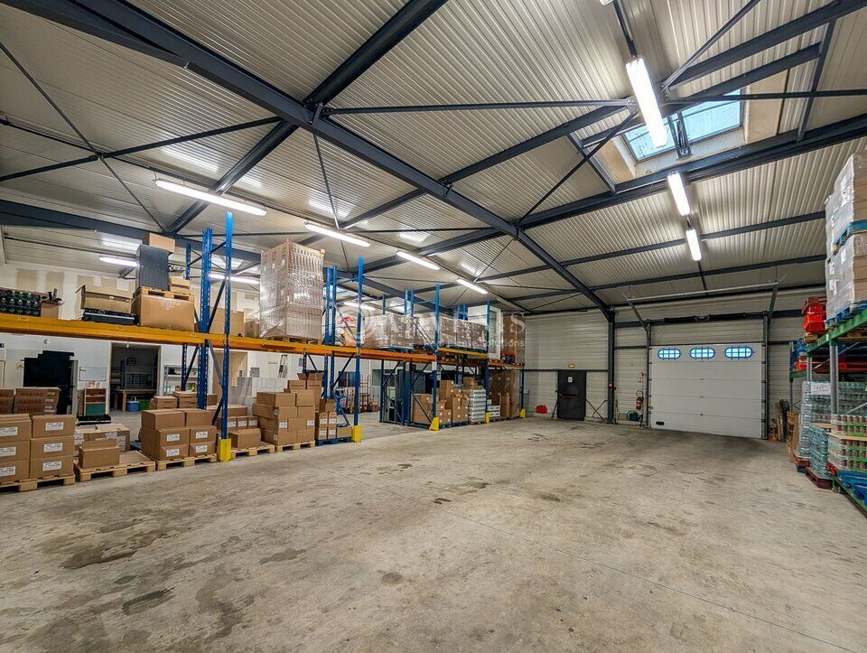 Local d'activités indépendant sur terrain clos