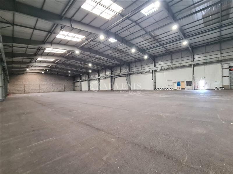 Vente local d''activites 10000 m² divisibles à partir de 1050 m²