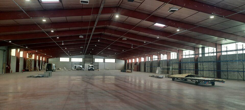 Location local d''activites 4000 m² non divisibles