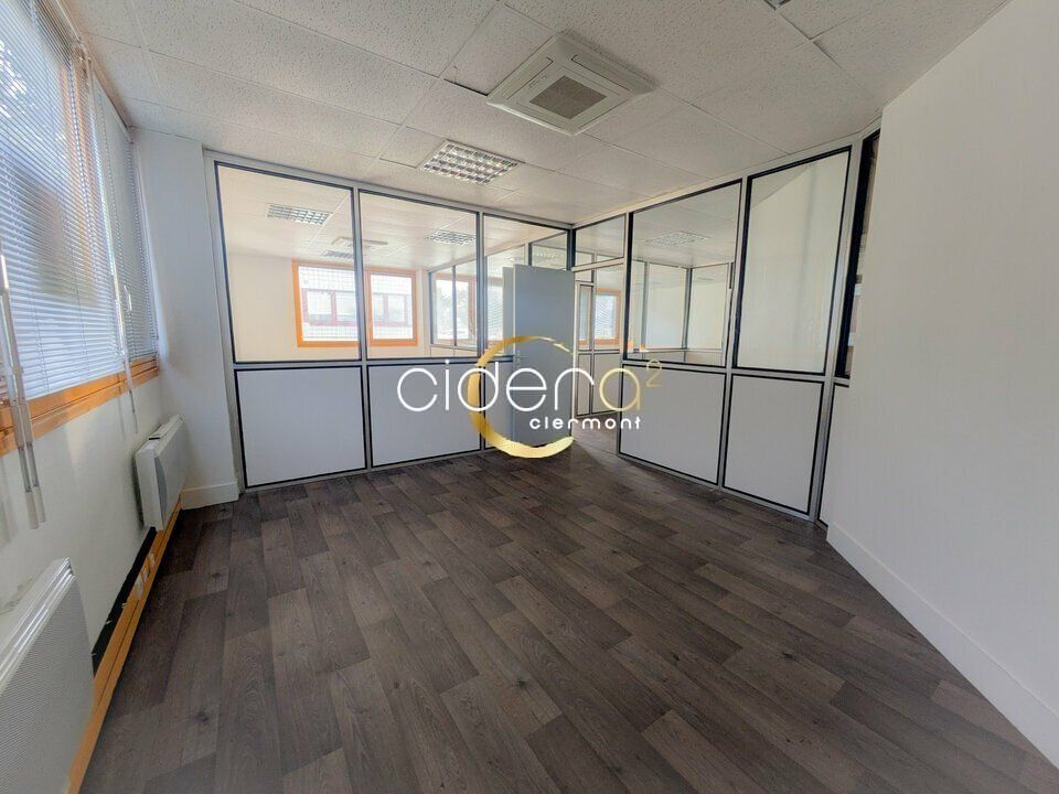 A louer bureaux 82m² RDC - secteur La Pardieu