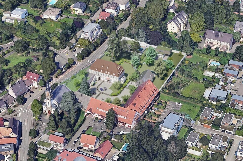 Demeure de prestige du XVIIIe siècle avec parc arboré classé et fort potentiel de valorisation.