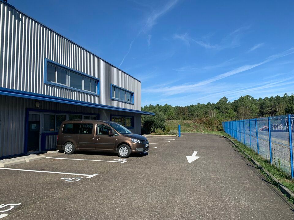 Location local d''activites 252 m² non divisibles