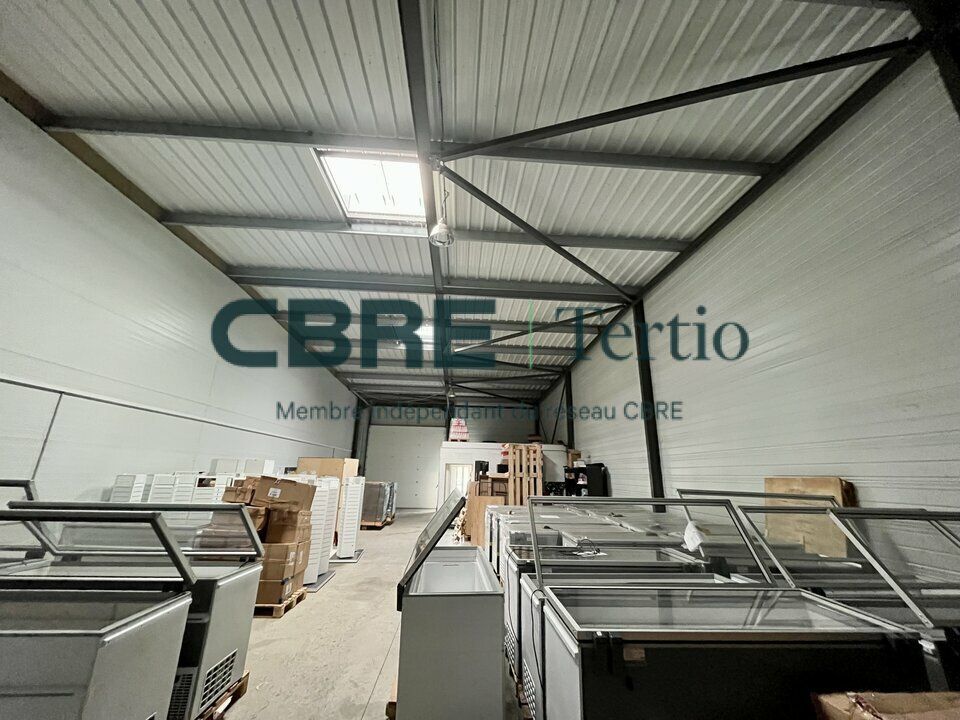 Location local d''activites 250 m² non divisibles