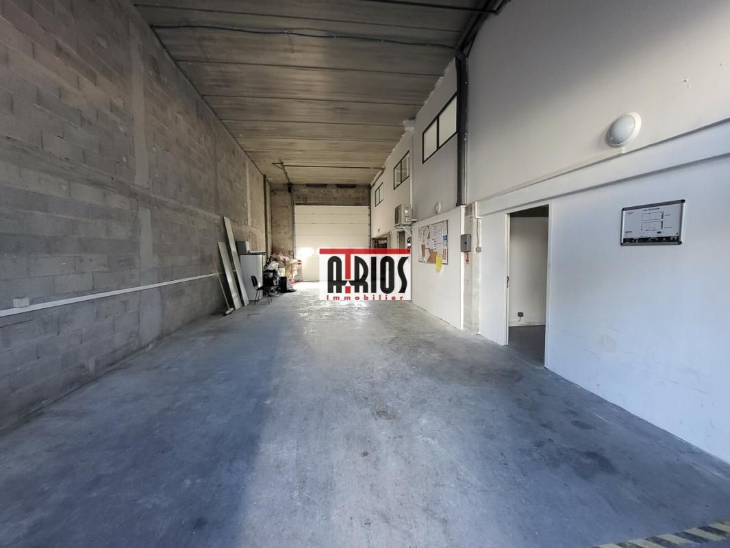 Location entrepôts 236 m² non divisibles