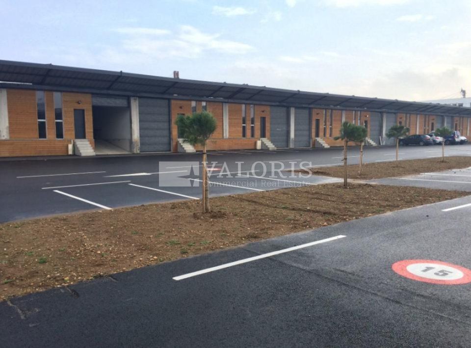 Location local d''activites 335.95 m² non divisibles
