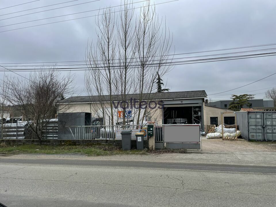 Location local d''activites 393 m² non divisibles