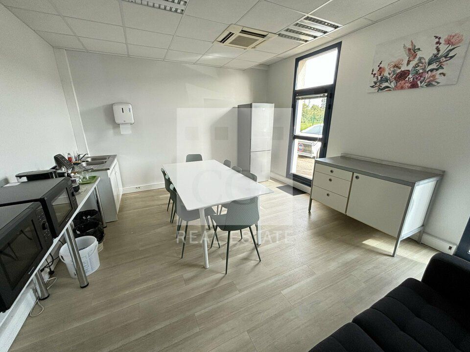 À LOUER – BUREAUX AVEC STOCKAGE – 334 m² – BRON