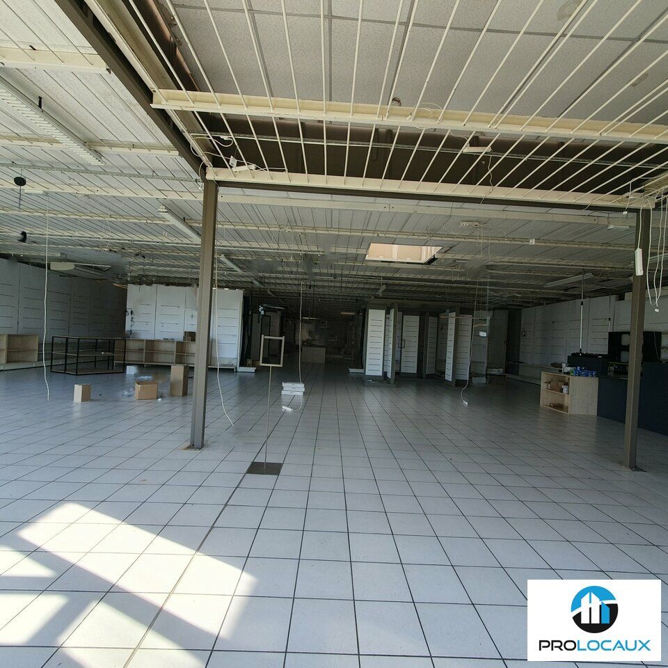 Location local commercial 808 m² non divisibles