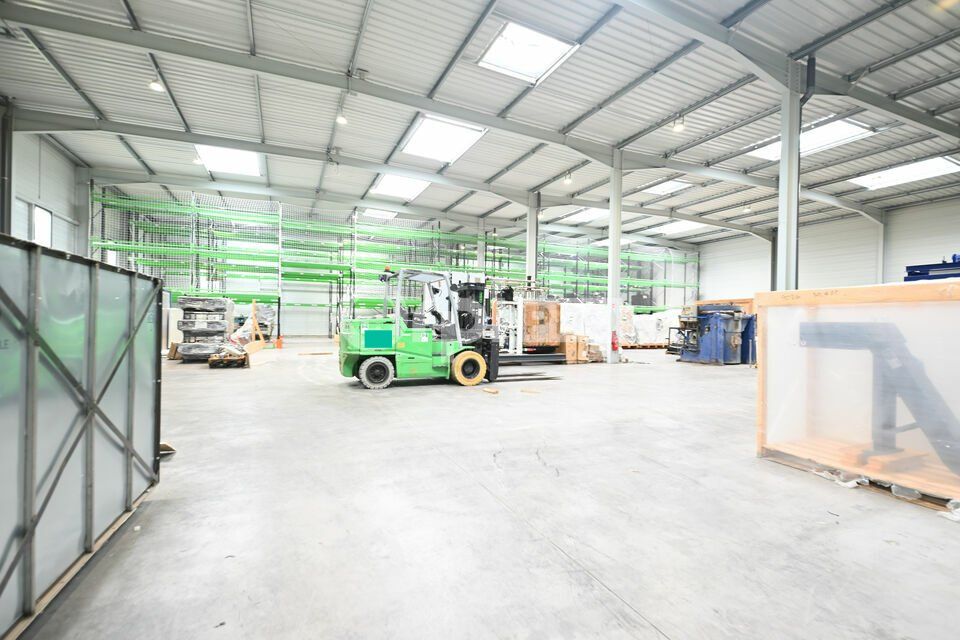 Location local d''activites 1740 m² non divisibles