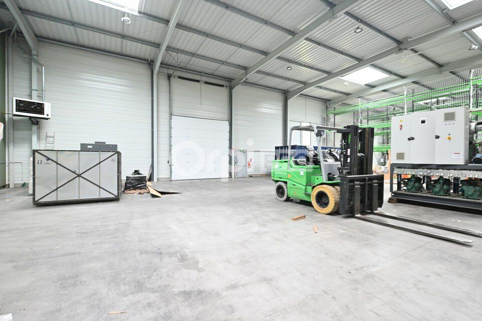 Le LOCAL D'ACTIVITE A LOUER - 1 740 m² - MARENNES