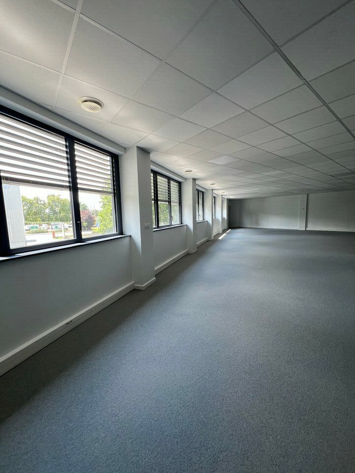 Sud est Toulouse - LABEGE - Local commercial à louer 396m2 - 