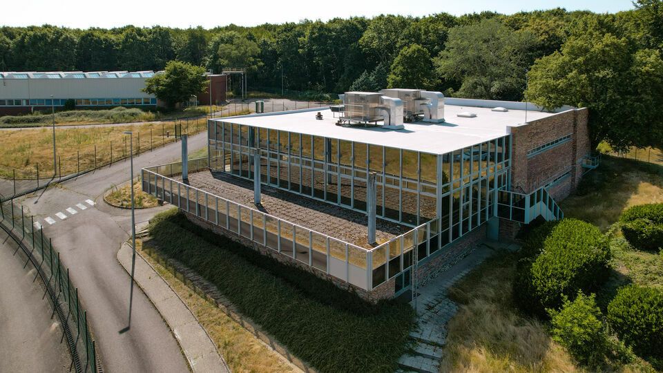 A VENDRE OU A LOUER - PROGRAMME L'AVANT POSTE, campus multi activité.