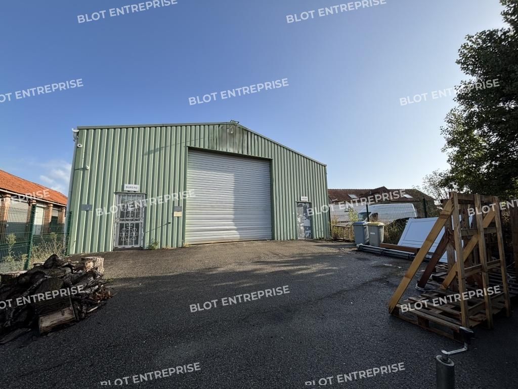 Location entrepôts 316 m² non divisibles