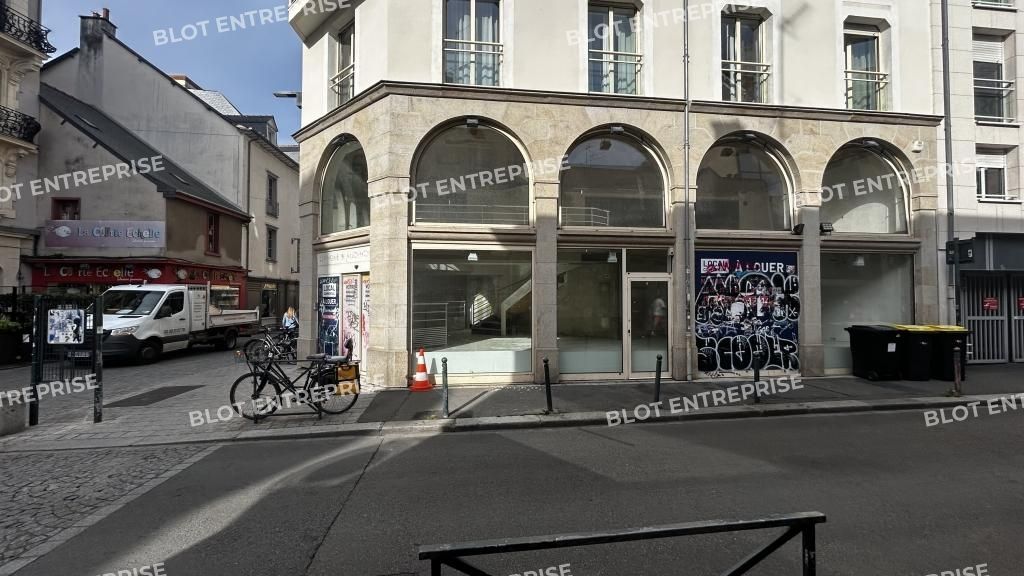 Location local commercial 204 m² non divisibles