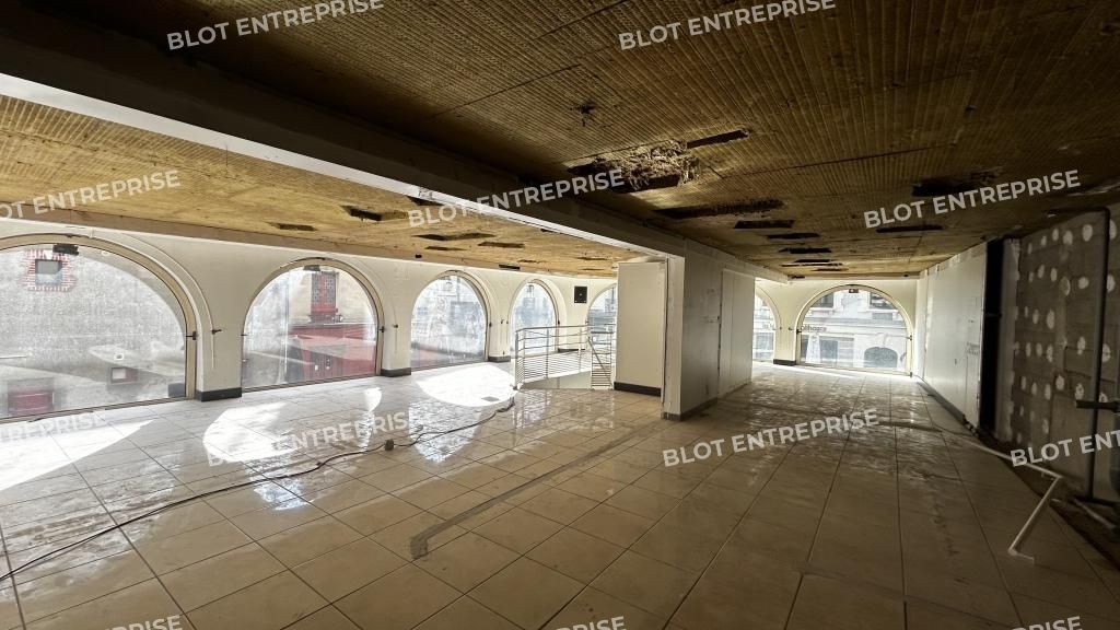 Location local commercial 204 m² non divisibles