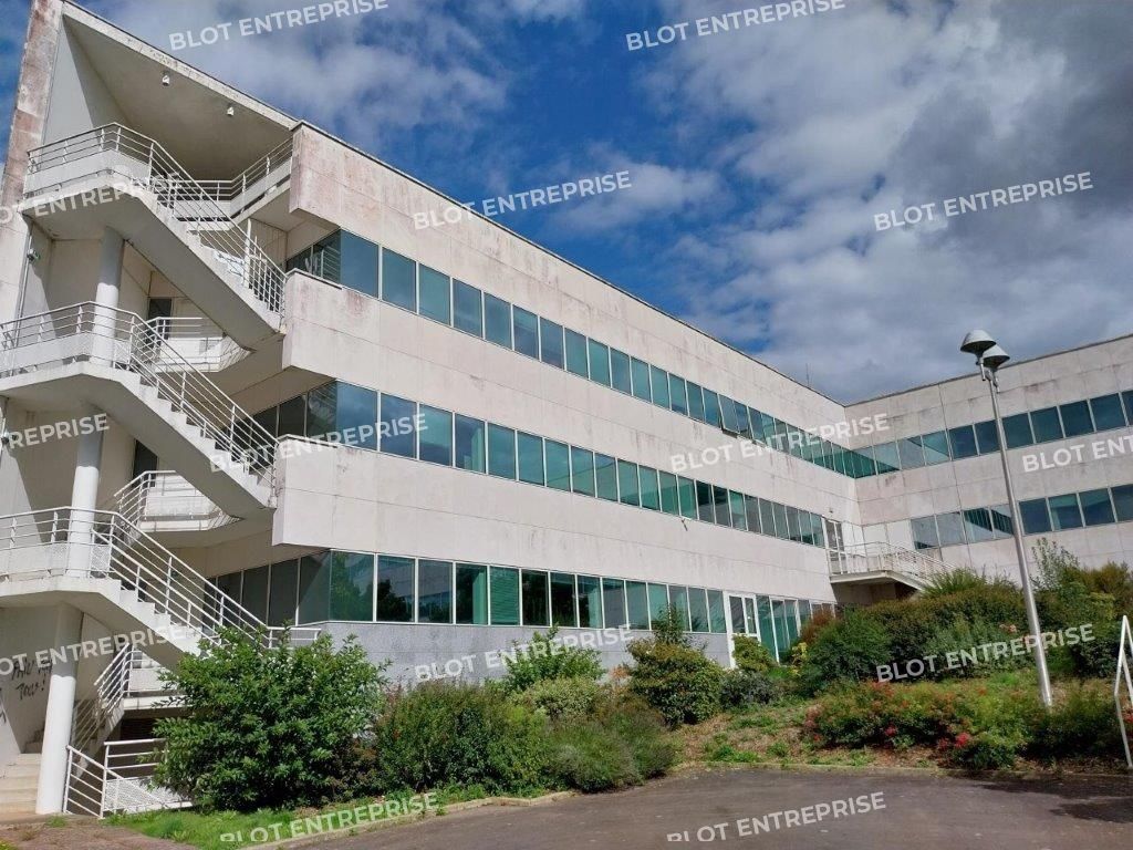 Location bureaux 2918 m² non divisibles