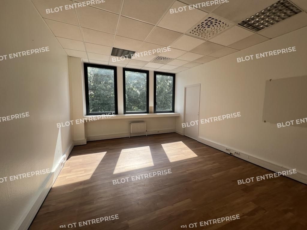 Location bureaux 666 m² non divisibles