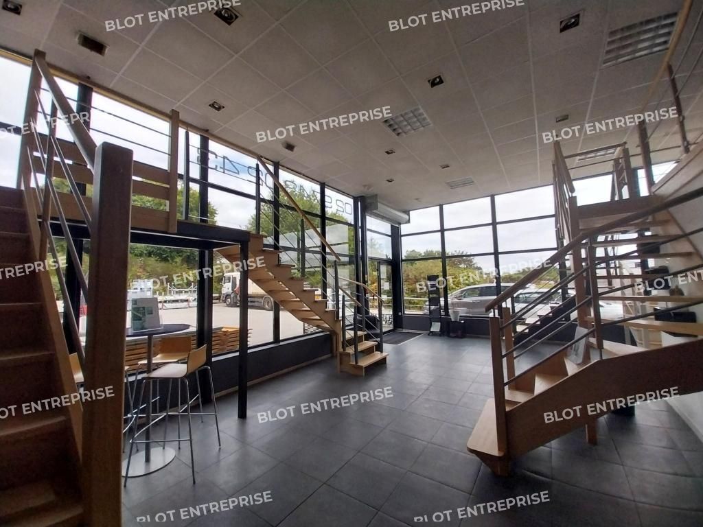 Location entrepôts 370 m² non divisibles