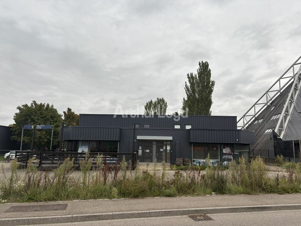 Location local commercial 590 m² non divisibles