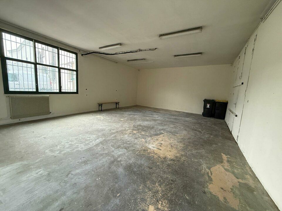 À LOUER – LOCAL D'ACTIVITÉ AVEC BUREAUX – 180 m² – TREMBLAY-EN-FRANCE (VILLAGE)