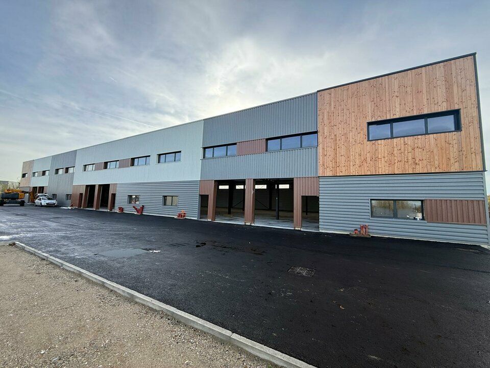 Location local d''activites 425 m² divisibles à partir de 425 m²