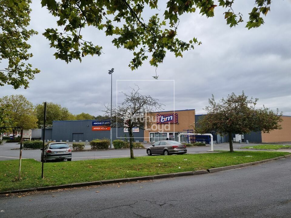 GRANDE CELLULE AVEC MEZZANINE