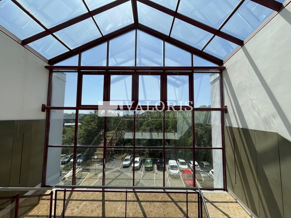 Bureaux à vendre – 144 m² à Dardilly, avec 4 stationnements