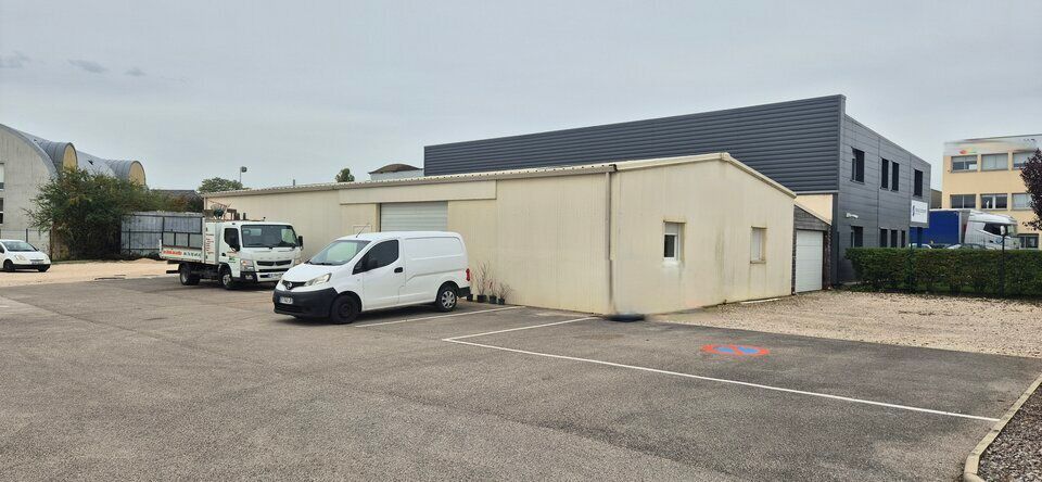 Location local d''activites 200 m² non divisibles