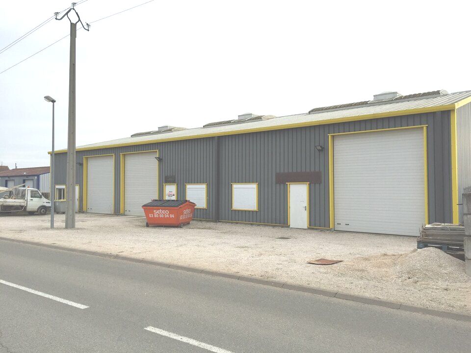 Location local d''activites 200 m² non divisibles
