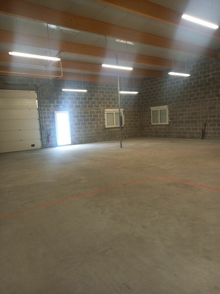 Au calme - très bon état - accès rapide grands axes.