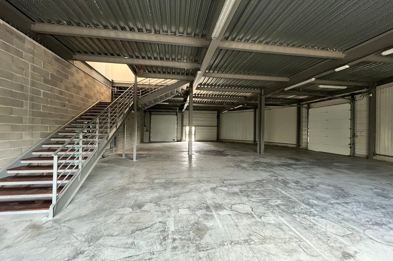Location local d''activites 560 m² non divisibles