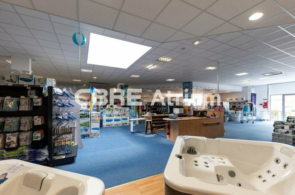 À LOUER - LOCAL COMMERCIAL 850 M² - AVENUE ERNEST CRISTAL