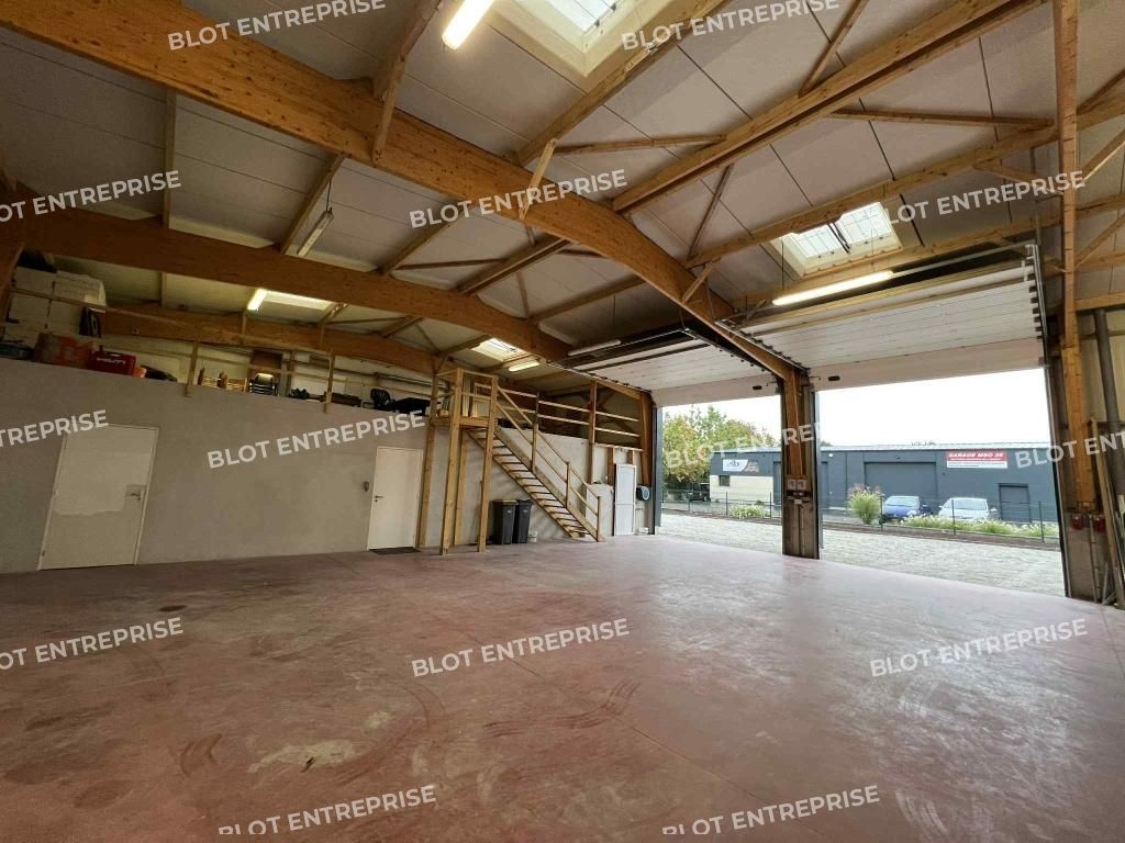 Location entrepôts 190 m² non divisibles