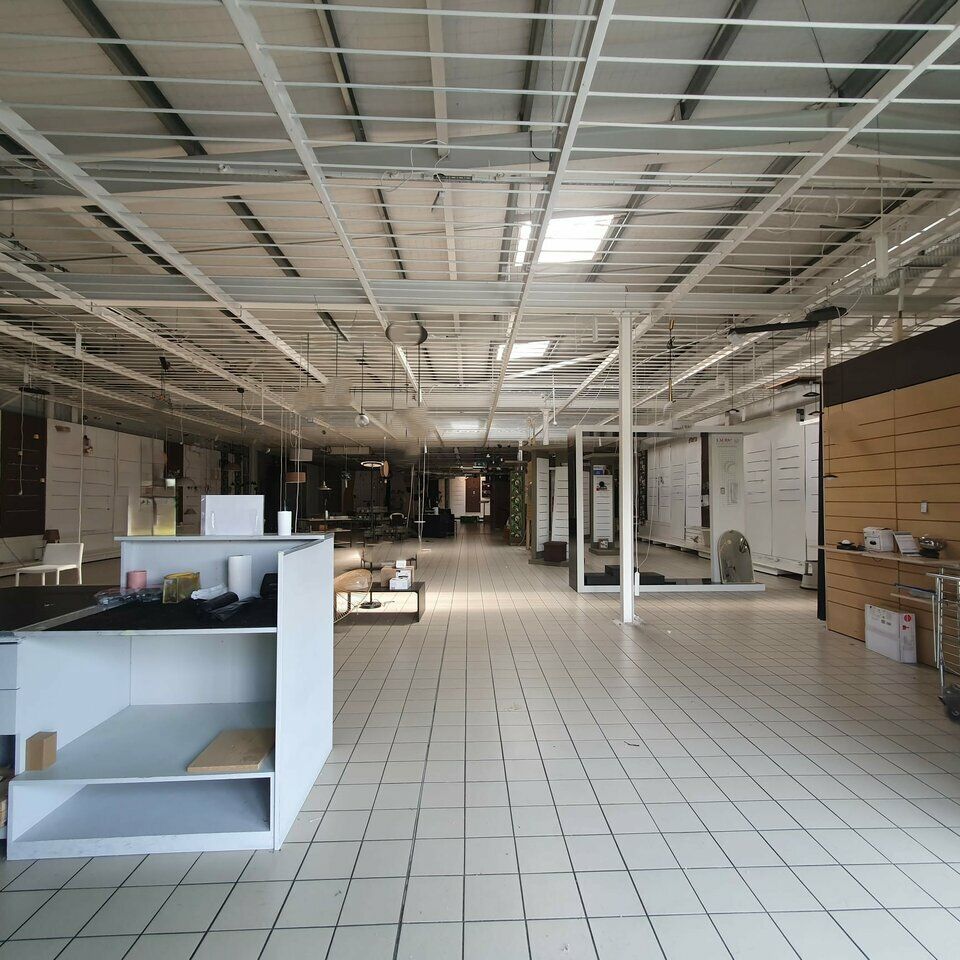 Location local commercial 676 m² non divisibles